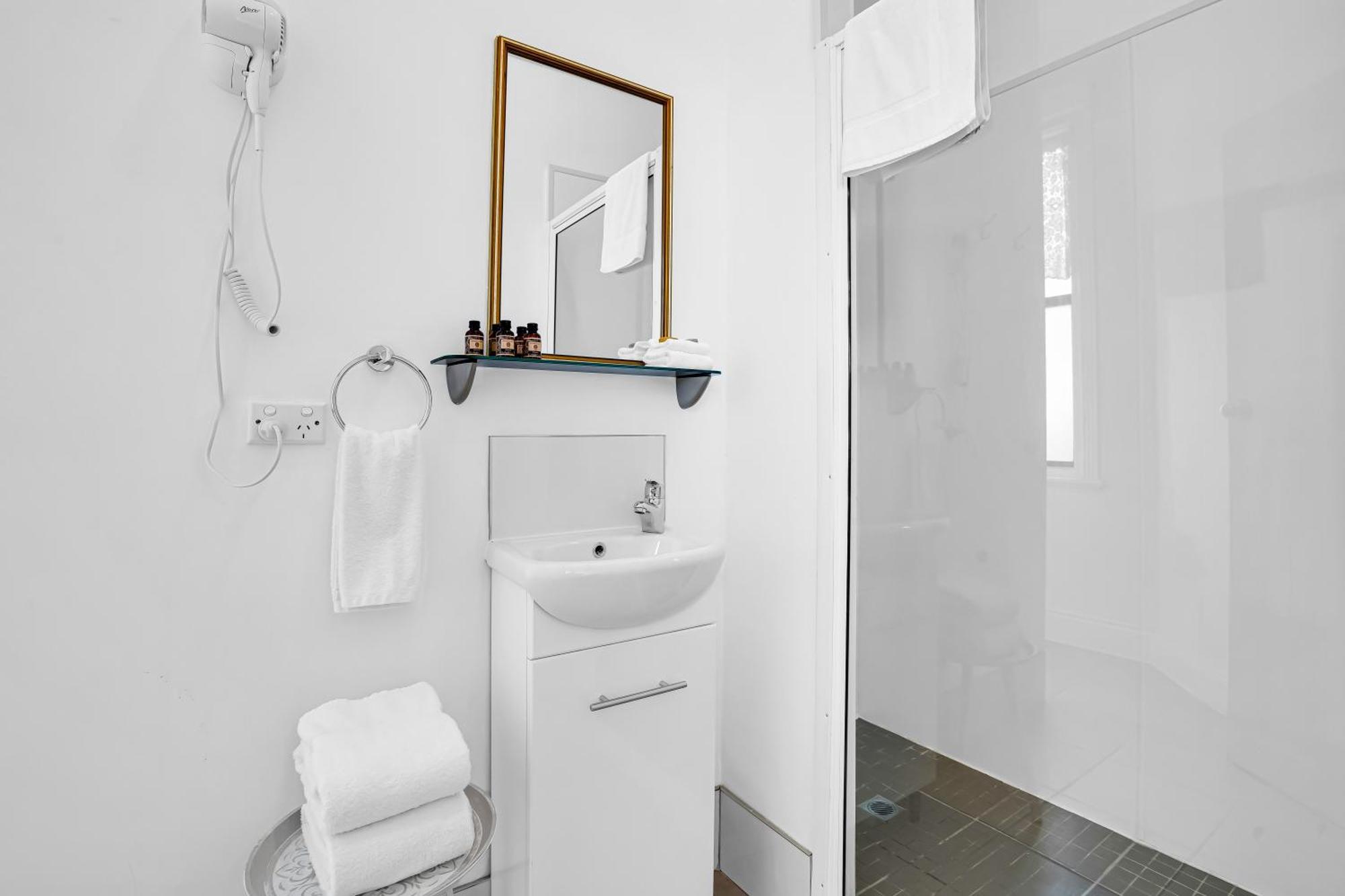 Bischoff Hotel Waratah Habitación foto